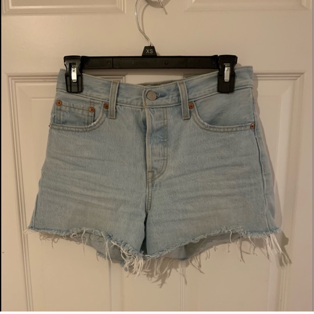 Levi Wedgie Short